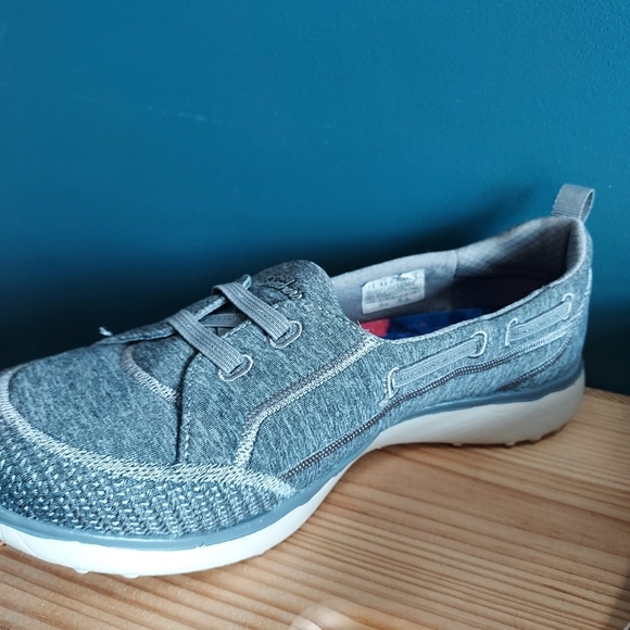 SKECHERS womans 7.5. - Picture 10 of 10